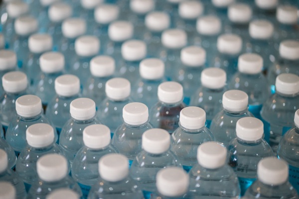 Special tax on non-recyclable plastic packaging